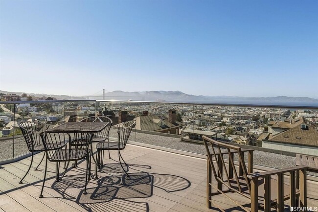 Building Photo - 1 Bed/1 Bath In Pacific Heights with Parking and Roof Deck