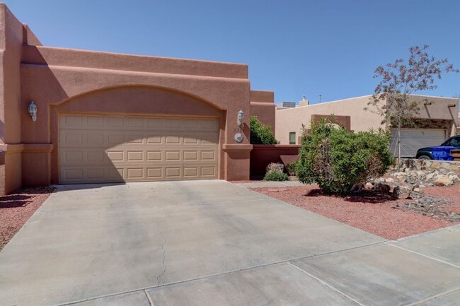 Building Photo - 2305 Santo Domingo Ave