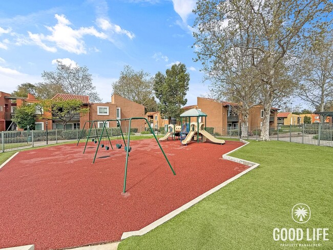 Building Photo - Beautiful 3B/2BA Condo in Rancho Bernardo for Rent!