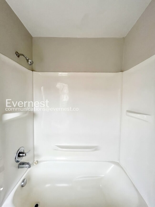 Building Photo - 800 Catherine St