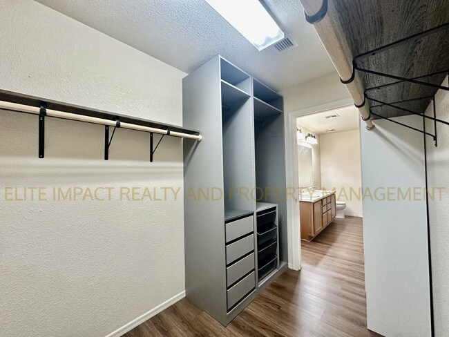 Building Photo - 10930 S San Clemente Camino