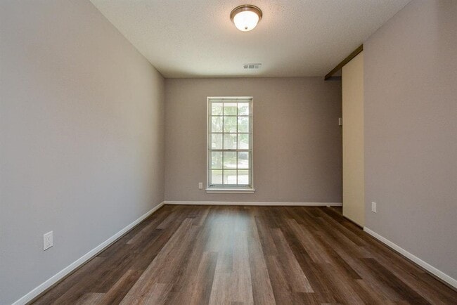 Building Photo - 10302 Tablerock Dr