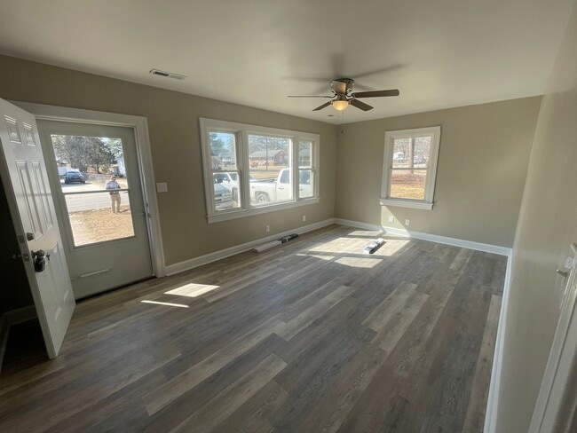 Building Photo - 512 Macon St S