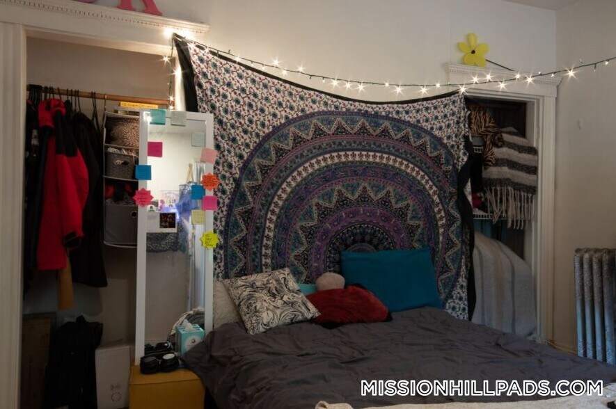 Building Photo - 142 Calumet St