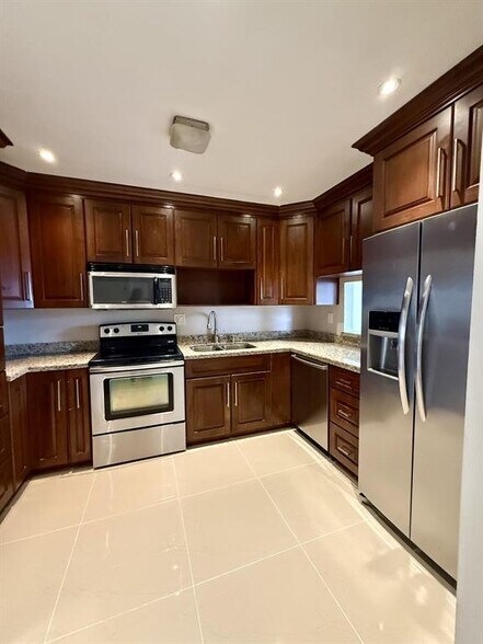 Building Photo - 3307 NW 108th Dr