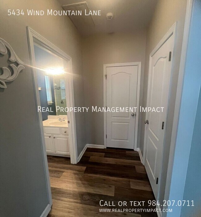 Building Photo - 5434 Wind Mountain Ln