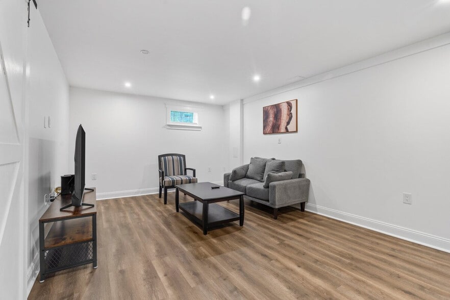 Building Photo - 240 Seebold Spur