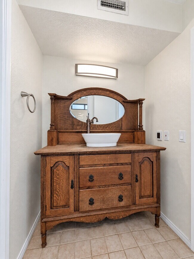 Building Photo - 25671 Le Parc