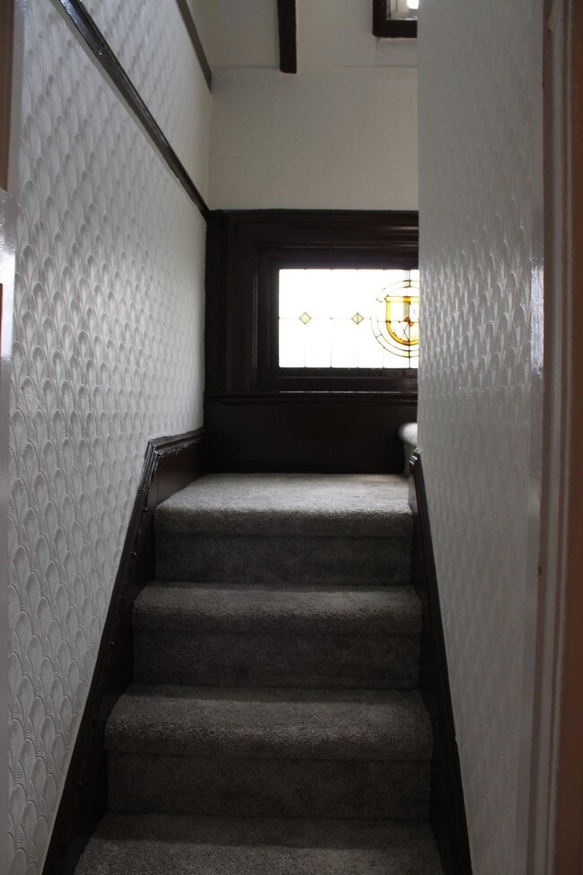 Building Photo - 614 5th Ave