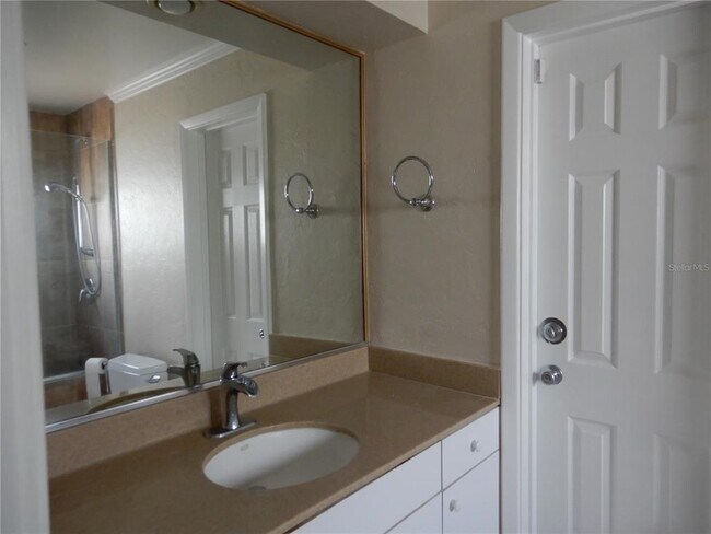 Building Photo - 337 1st St W