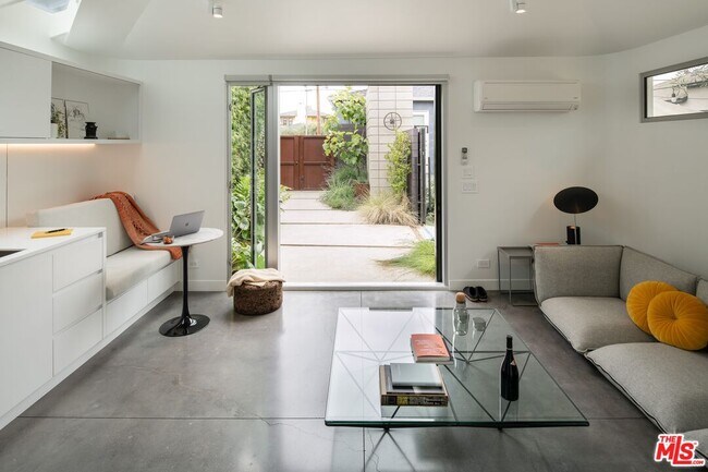 Building Photo - 1060 Nowita Pl