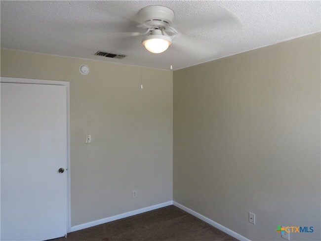 Building Photo - 1807 Cedarhill Dr
