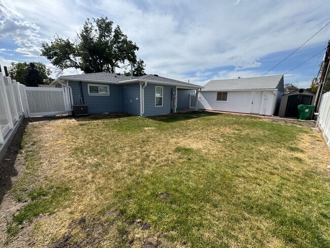 Building Photo - Beautiful main level home for sale