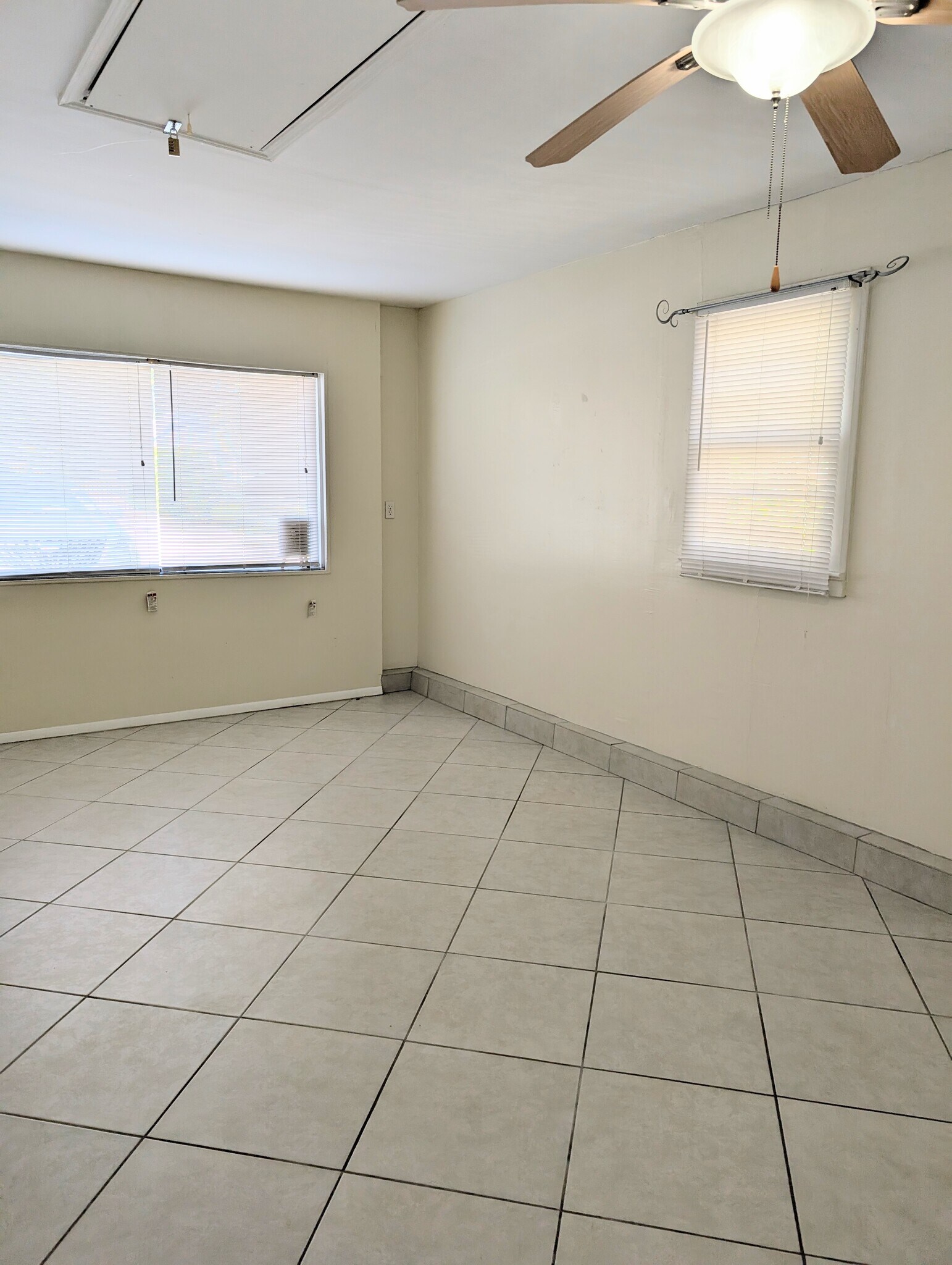 Building Photo - 1010 Indian Beach Dr