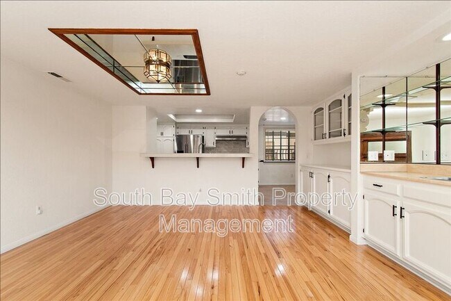Building Photo - 227 S Irena Ave