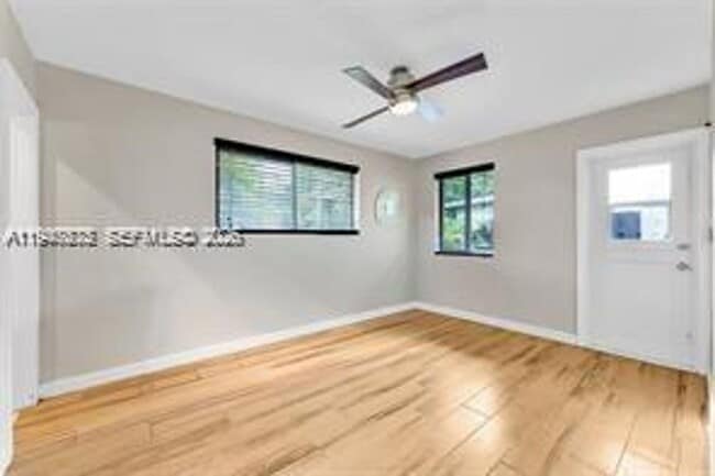 Building Photo - 1532 NE 39th St