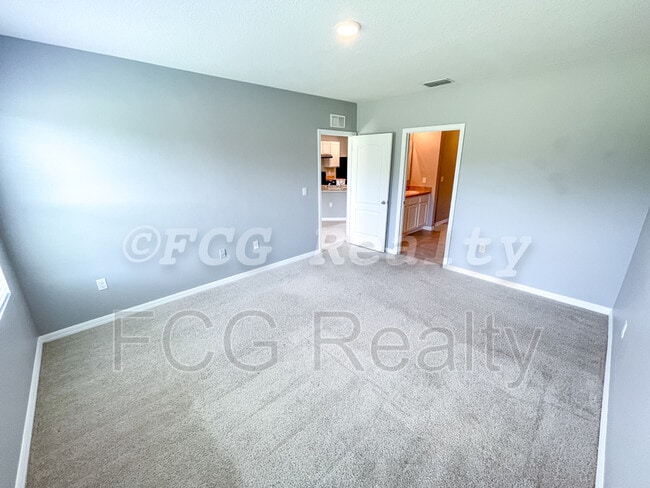 Building Photo - 345 Holly Berry Dr