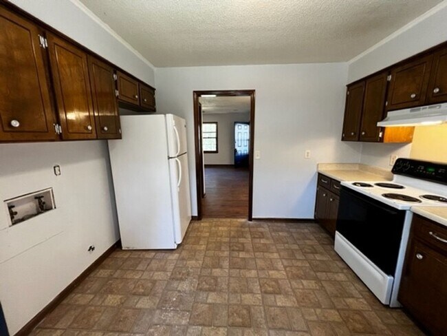 Building Photo - 157-159-159 Bentwood Cir
