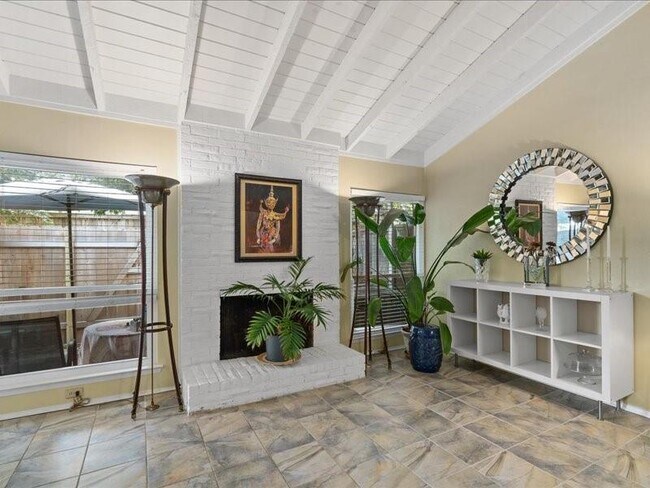 Building Photo - 1607 Coronado Hills Dr