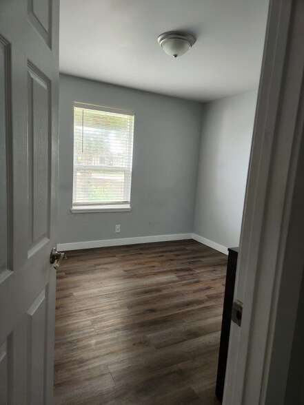 Building Photo - 8464 S 2700 W