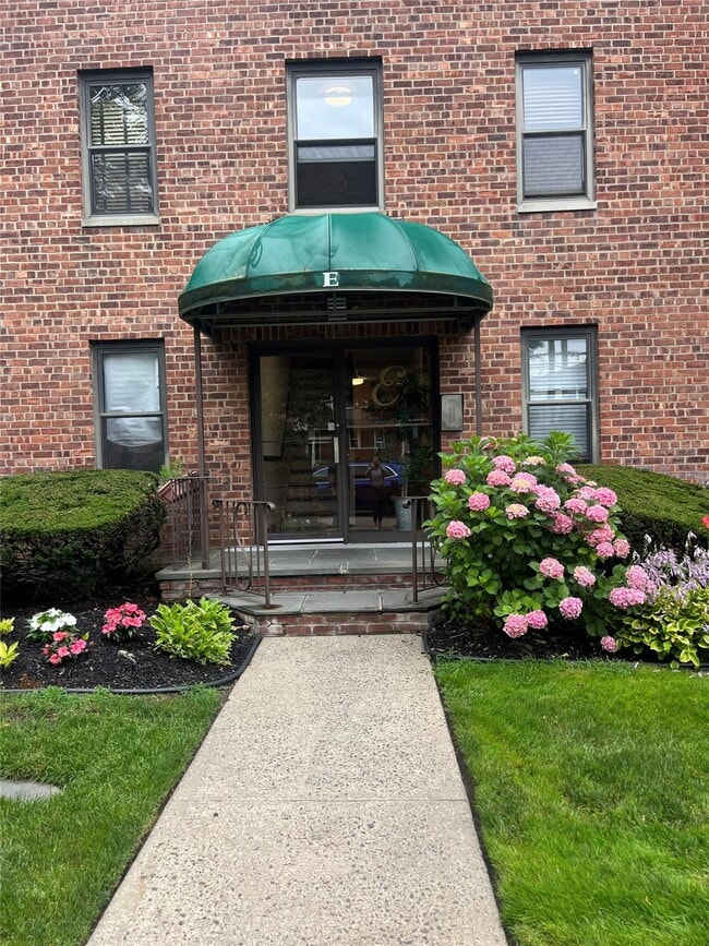 Primary Photo - 320 Atlantic Ave