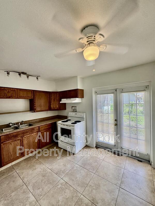 Building Photo - 2415 S Crystal Lake Dr