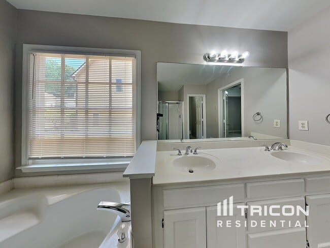 Building Photo - 7067 Brook Side Landing