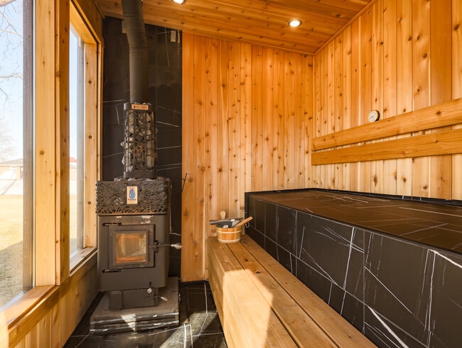 Building Photo - 20901 Catalpa St