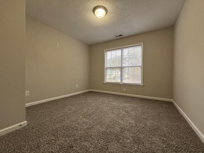 Building Photo - A Great Space on Pine Valley Court