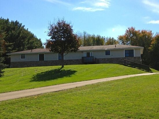 Primary Photo - 906 Skyside Dr