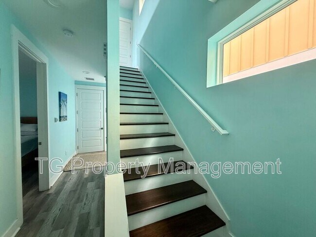 Building Photo - 514 2nd St S