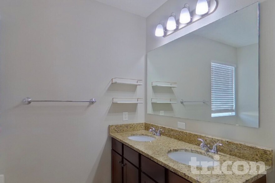 Building Photo - 15320 Scorpio St