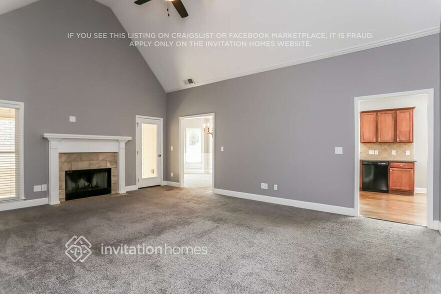 Building Photo - 1085 Chippewa Oak Dr NE