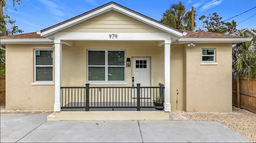 Building Photo - 979 11th Ave S