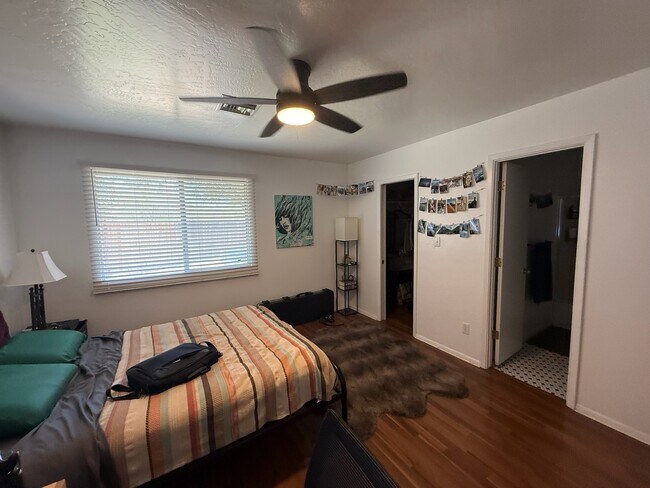Building Photo - 2361 E Riviera Dr