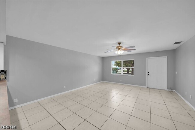 Building Photo - 1407 SE 24th Ave