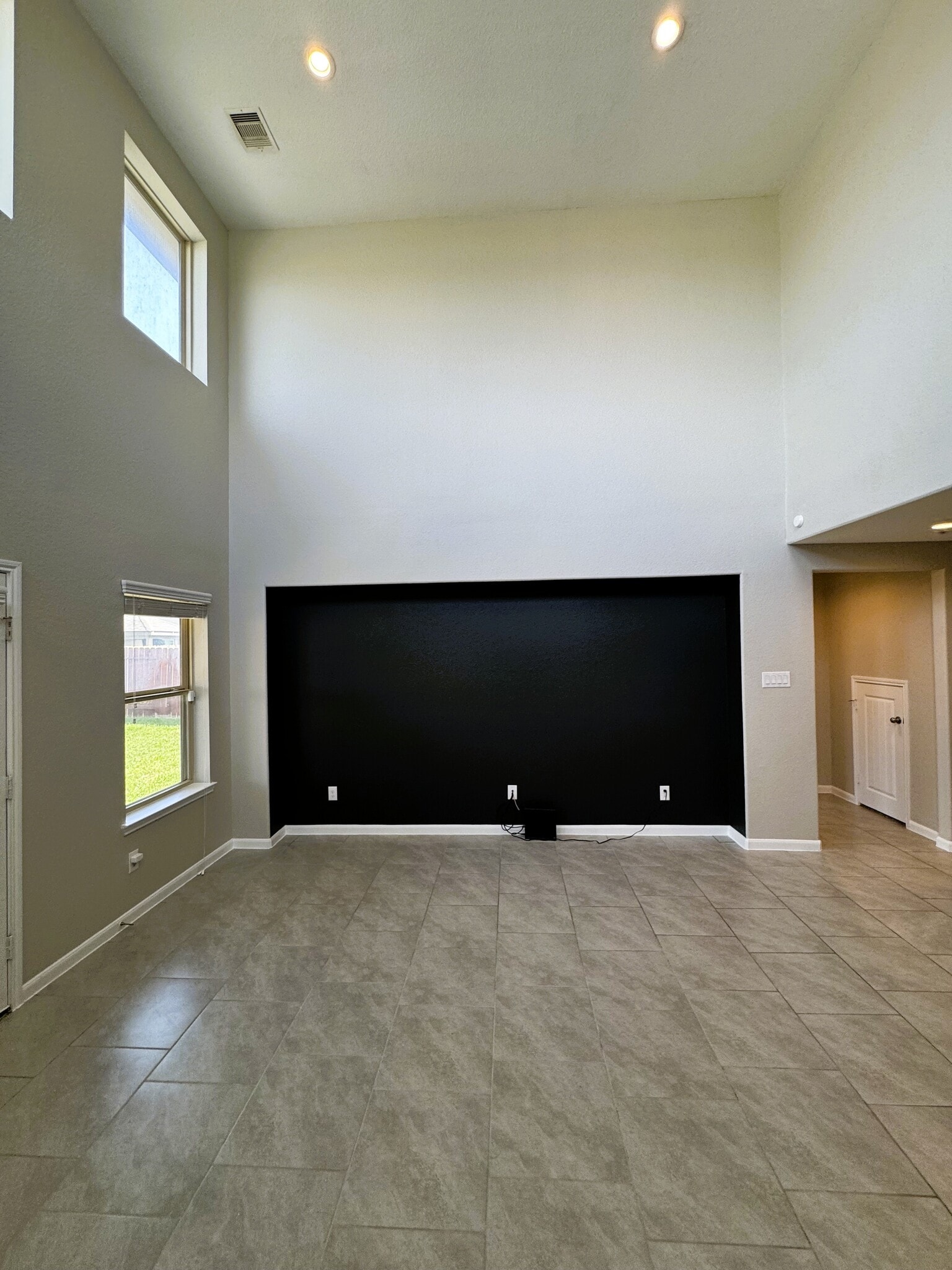 Building Photo - 615 Calm Ct