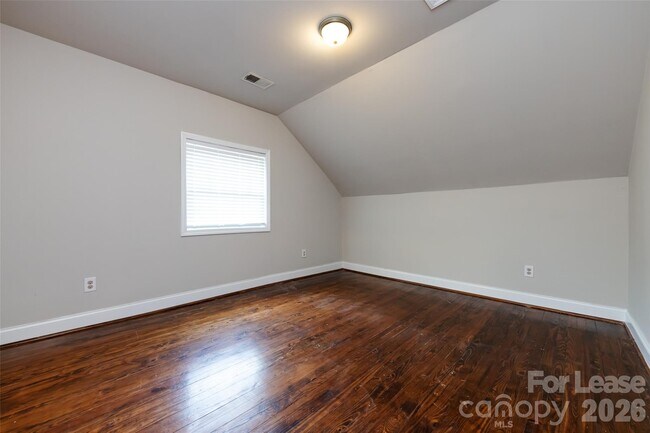 Building Photo - 1225 Kennon St