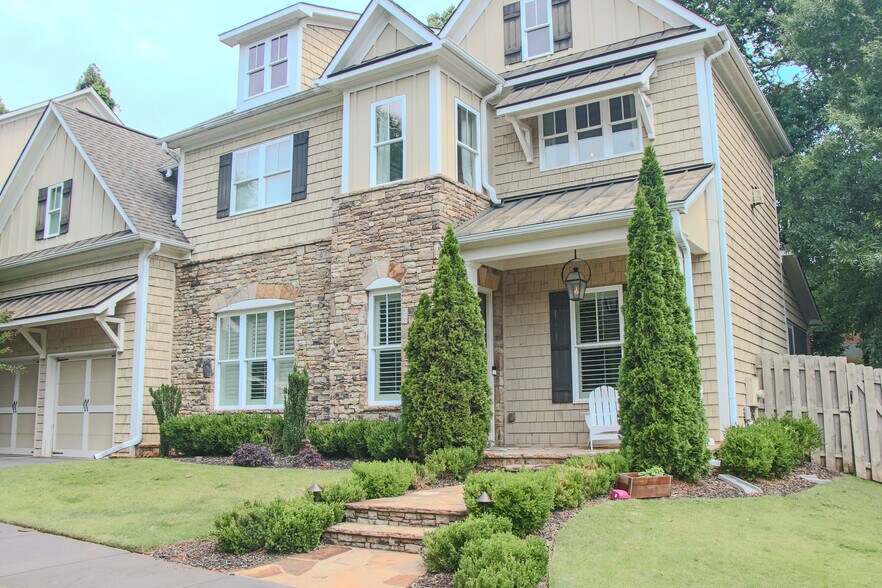 Building Photo - 330 Valley Brook Way NE
