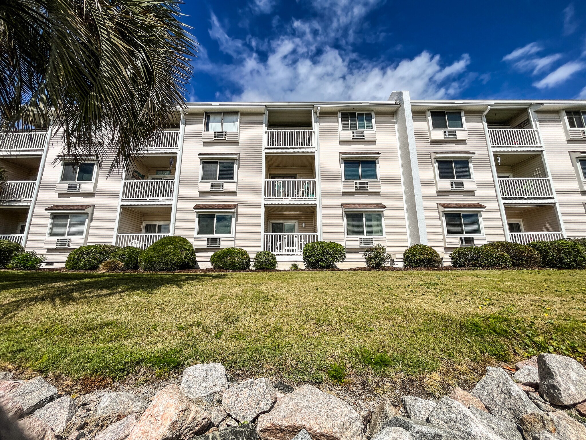 Building Photo - 1919 Spring St