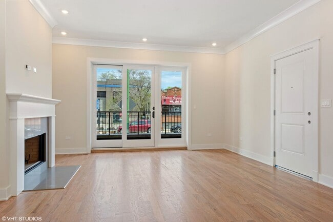 Building Photo - Condo Quality 3,400 SF Duplex Down in Roscoe Village, Pet Friendly Available August 1st