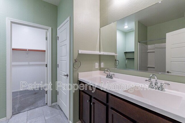 Building Photo - 8816 S 41st Dr