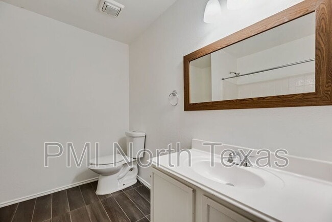 Building Photo - 1580 Chivalry Ln