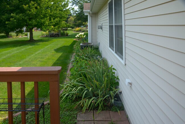 Building Photo - 534 Eagle Ridge Dr