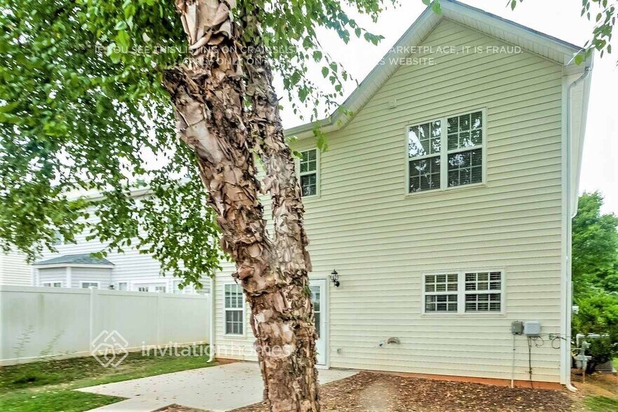 Building Photo - 9215 Ducati Ln