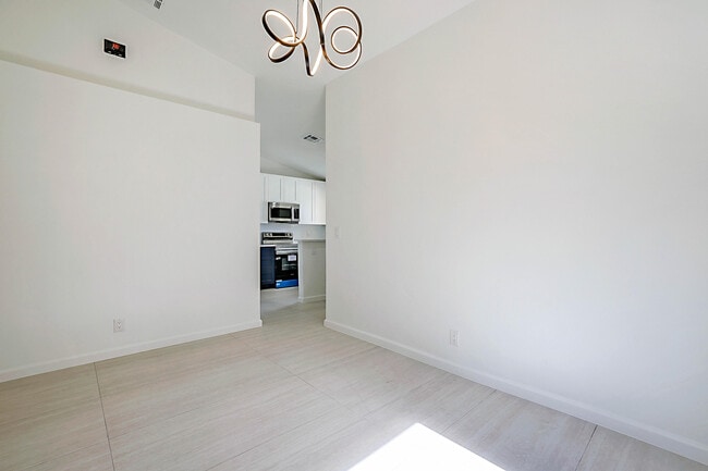 Building Photo - 320 NE 42nd St