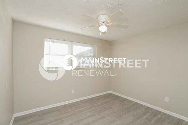 Building Photo - 3 Bedroom Pet-Friendly Home in ORANGE PARK, FL with Main Street Renewal