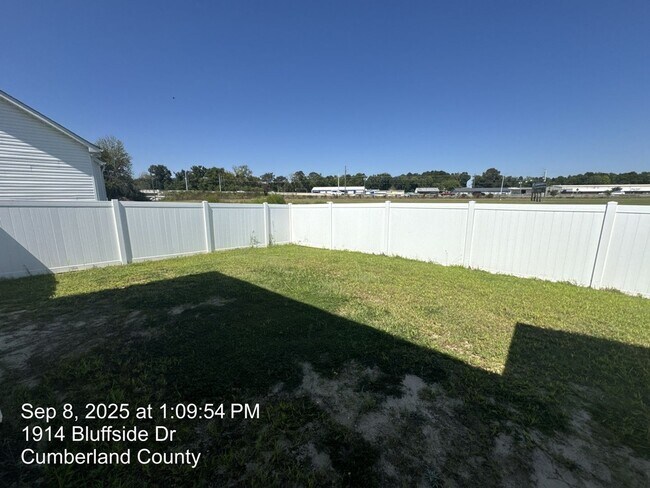 Building Photo - 1914 Bluffside Dr