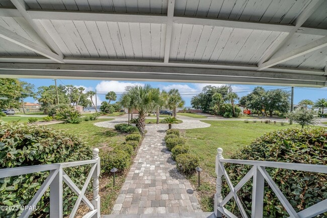 Building Photo - 2316 W Beach Dr