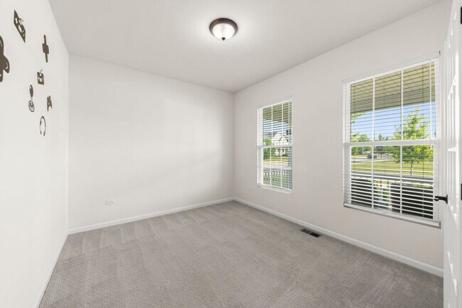 Building Photo - 26325 W Old Orch Trl